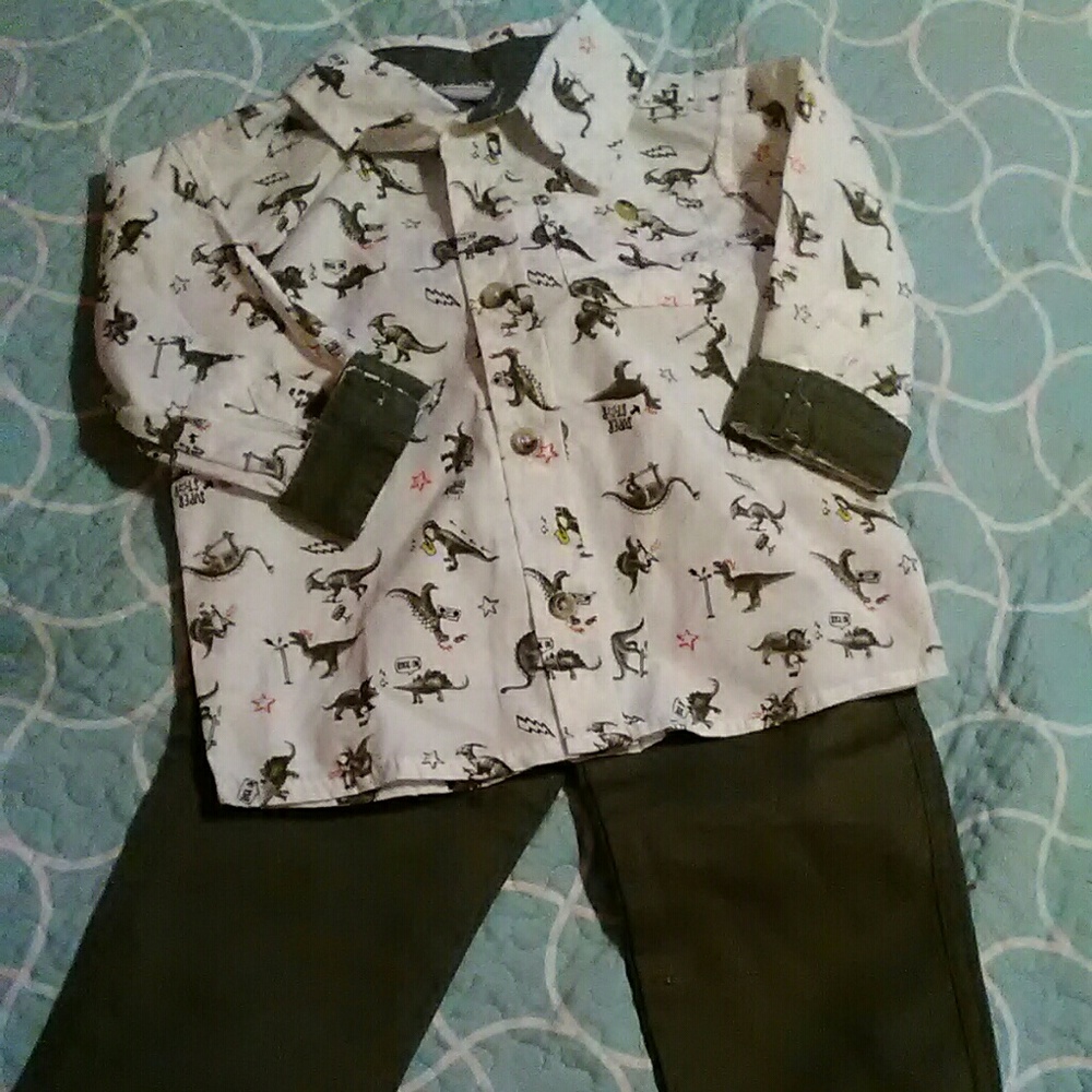 Little Rebels cream & army green dinosaur set